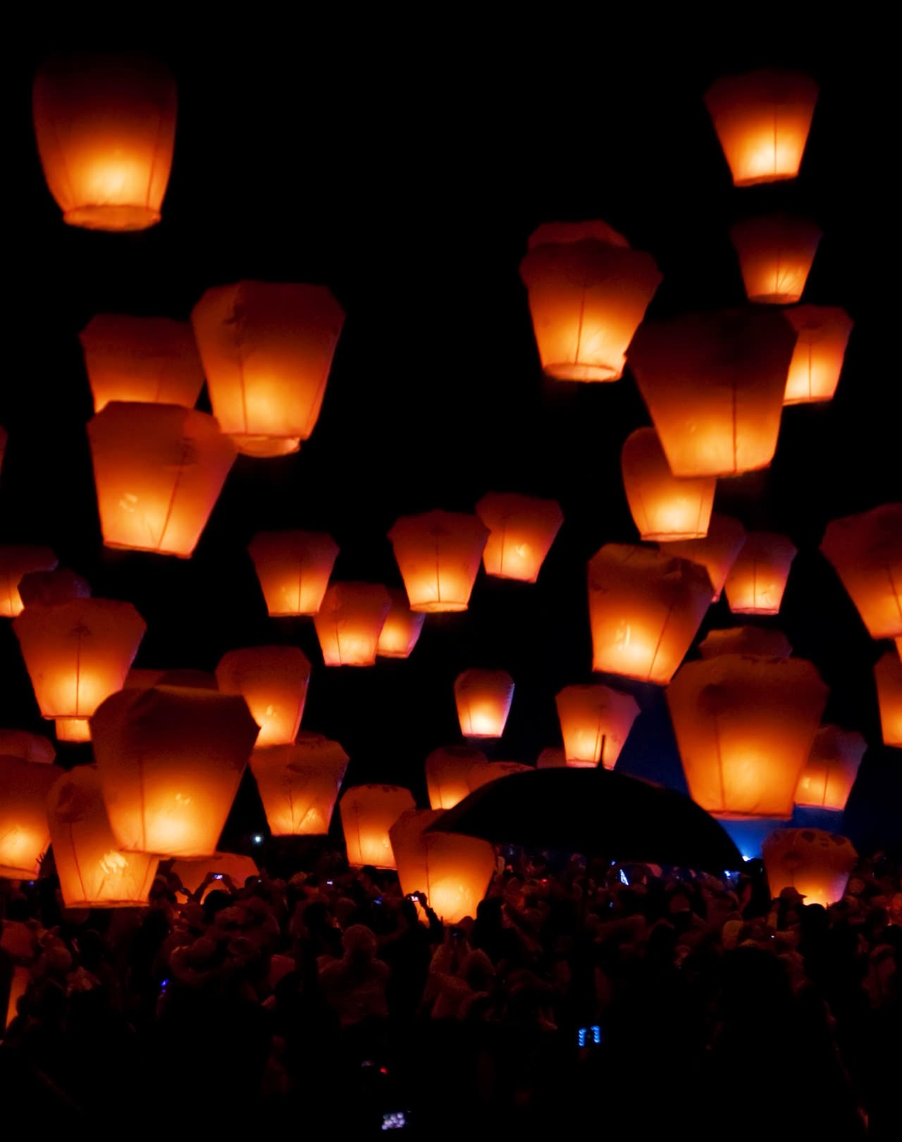 夜空を焦がす願いの灯。台湾・十分（シーフェン）で、あなたの大切な人とこの一瞬を「みる」。