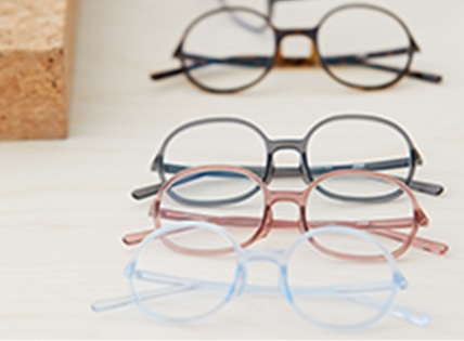 Eyeglasses make up a person’s posture