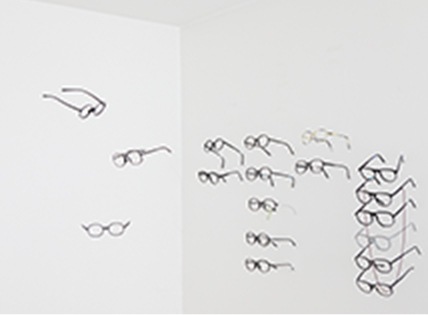 We attempted to achieve the minimal form of eyeglasses