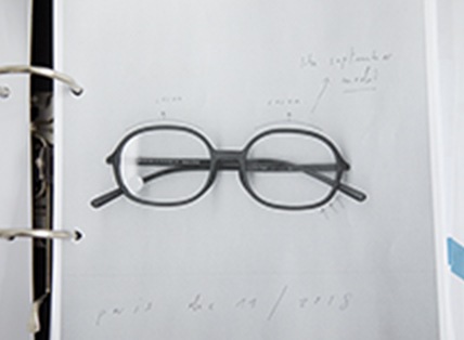 We attempted to achieve the minimal form of eyeglasses