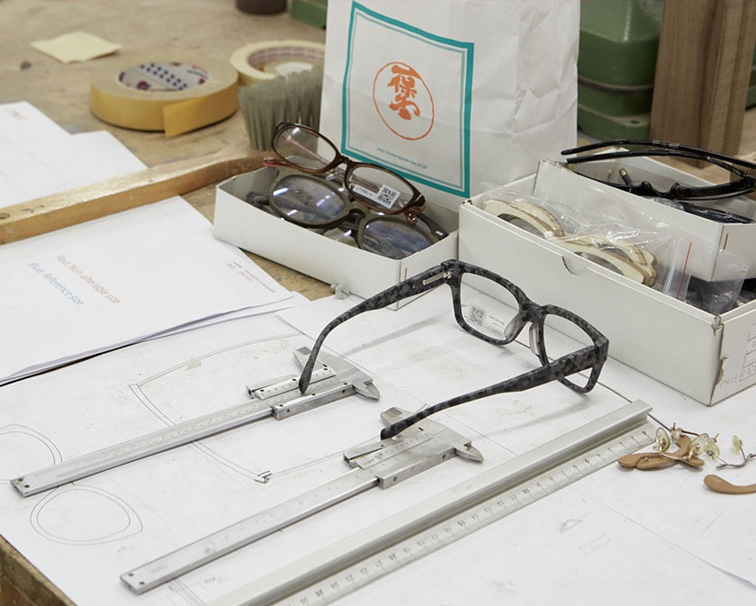 Eyeglasses that link you to the future you wish for.