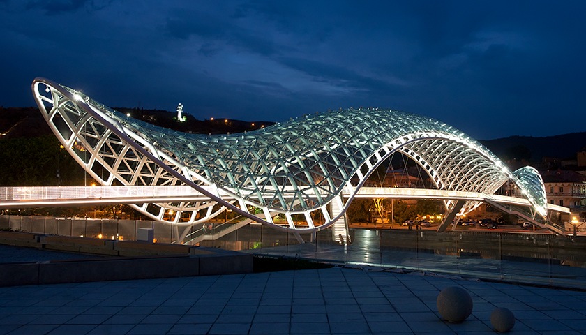 “Eyeglasses of today” from the perspective of an architect.