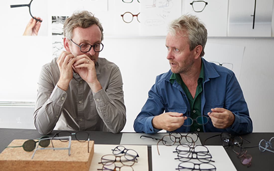 The JINS Design Project #05 is about “Expressions are integrated to form “SUGATA”.A light, minimal design with beautiful colors.” The designs of Ronan & Erwan Bouroullec