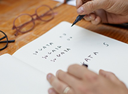 Eyeglasses make up a person’s posture