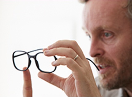 We attempted to achieve the minimal form of eyeglasses