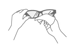 水で洗浄後に、メガネふきやマイクロファイバーなど、やわらかい布で優しくふいてください。水で流さずそのままふいたり、粗い布などでふいてしまうと、レンズが傷ついてしまうので、お気をつけください。