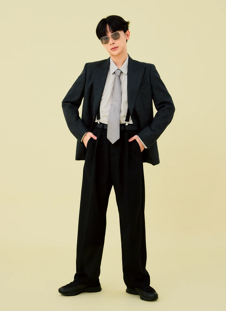 よしあきの全身コーデ：ストライプシャツ×タイ