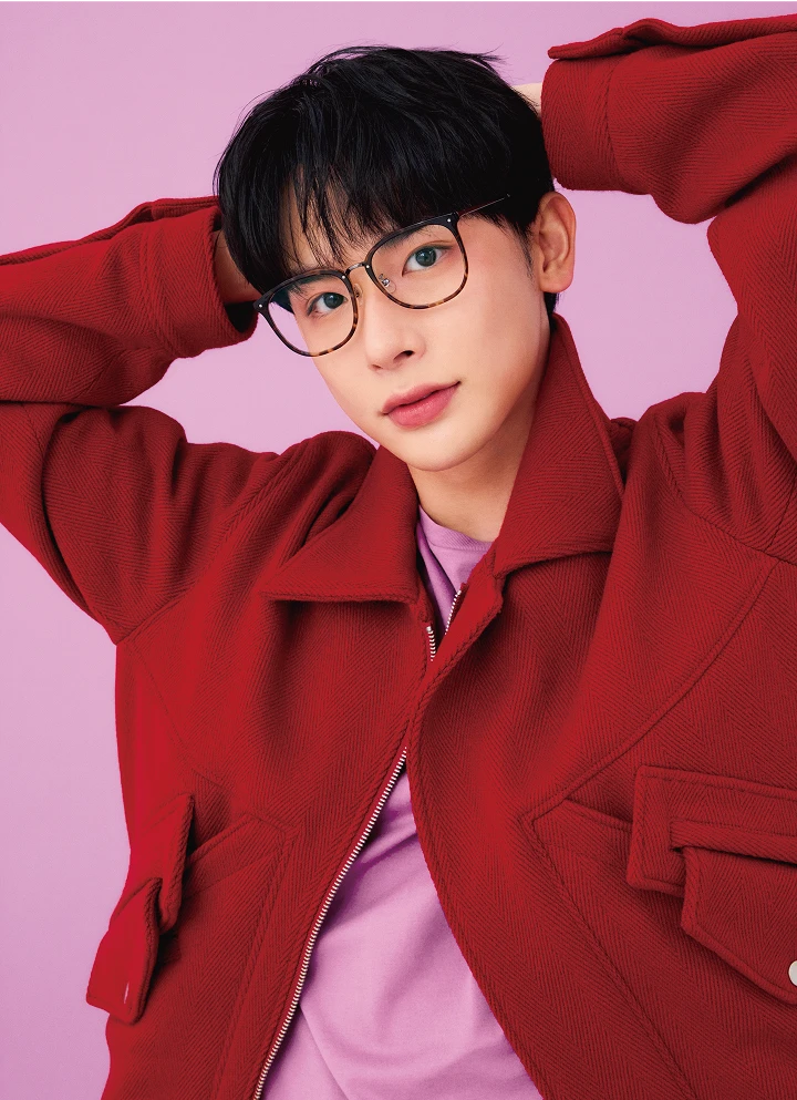 よしあきのブラウンメガネ着用ポートレート