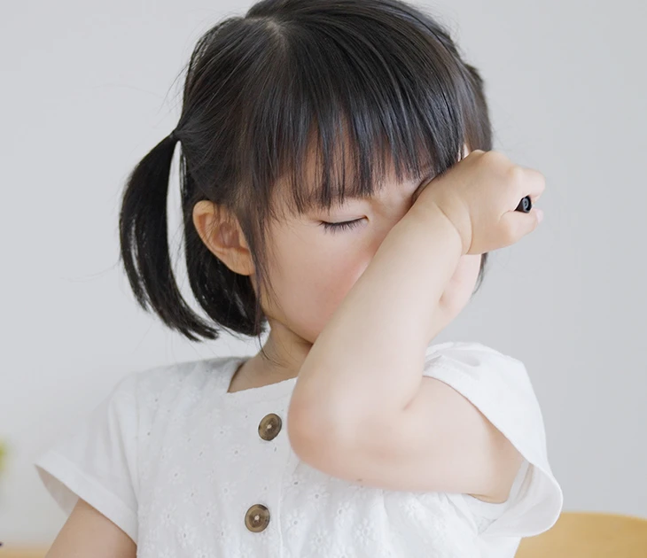 【眼科医監修】子どもの遠視とは？原因・治療法・メガネの必要性を解説