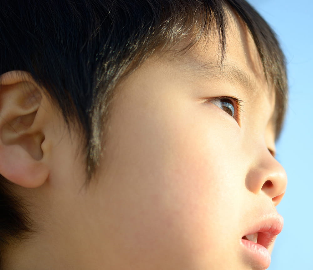 【眼科医監修】子供の近視は治る？ 近視の原因から予防までを解説