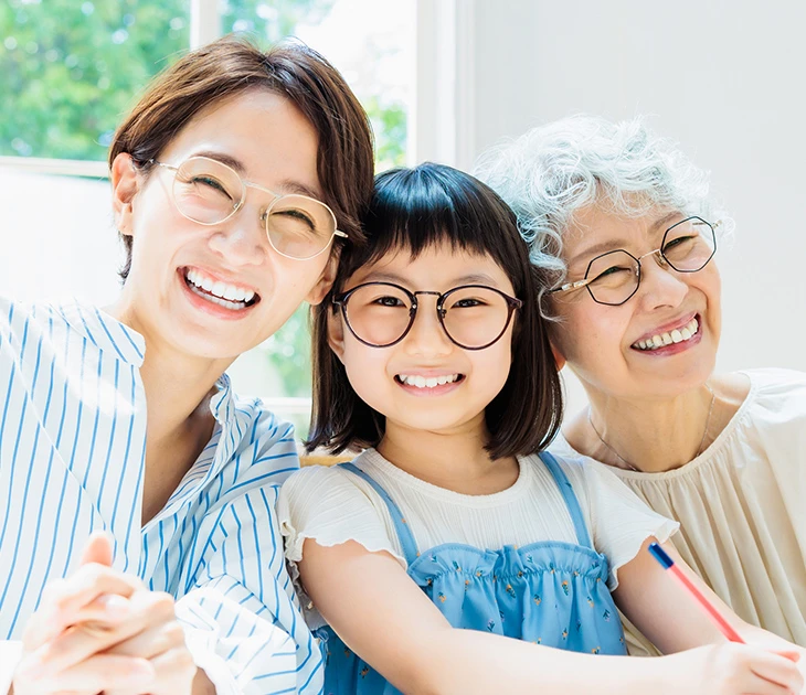 【眼科医監修】子どもの近視は遺伝する？母親・父親からの影響とそのほかの要因を解説