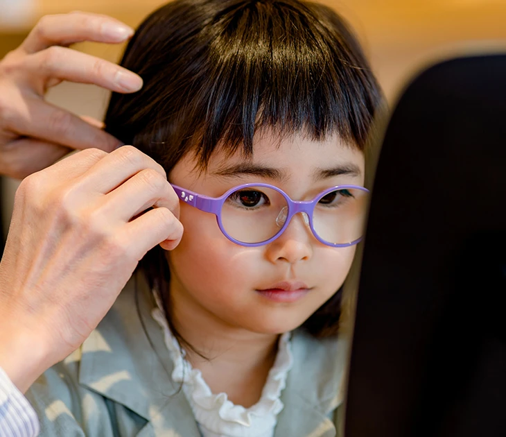 【眼科医監修】子どもの弱視とは?特徴・原因・治療法などをわかりやすく解説 | JINS 【公式】- メガネ(眼鏡・めがね)・サングラス