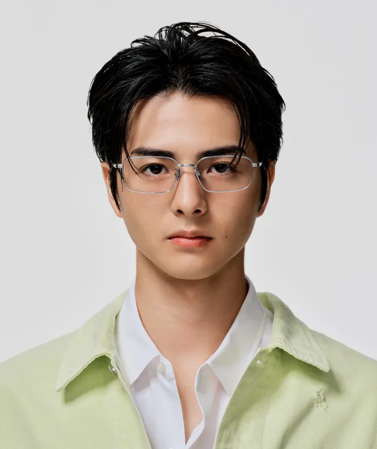 丸顔型 × ショートヘアの正面着用写真をもとにした清潔感ロジックの解説図